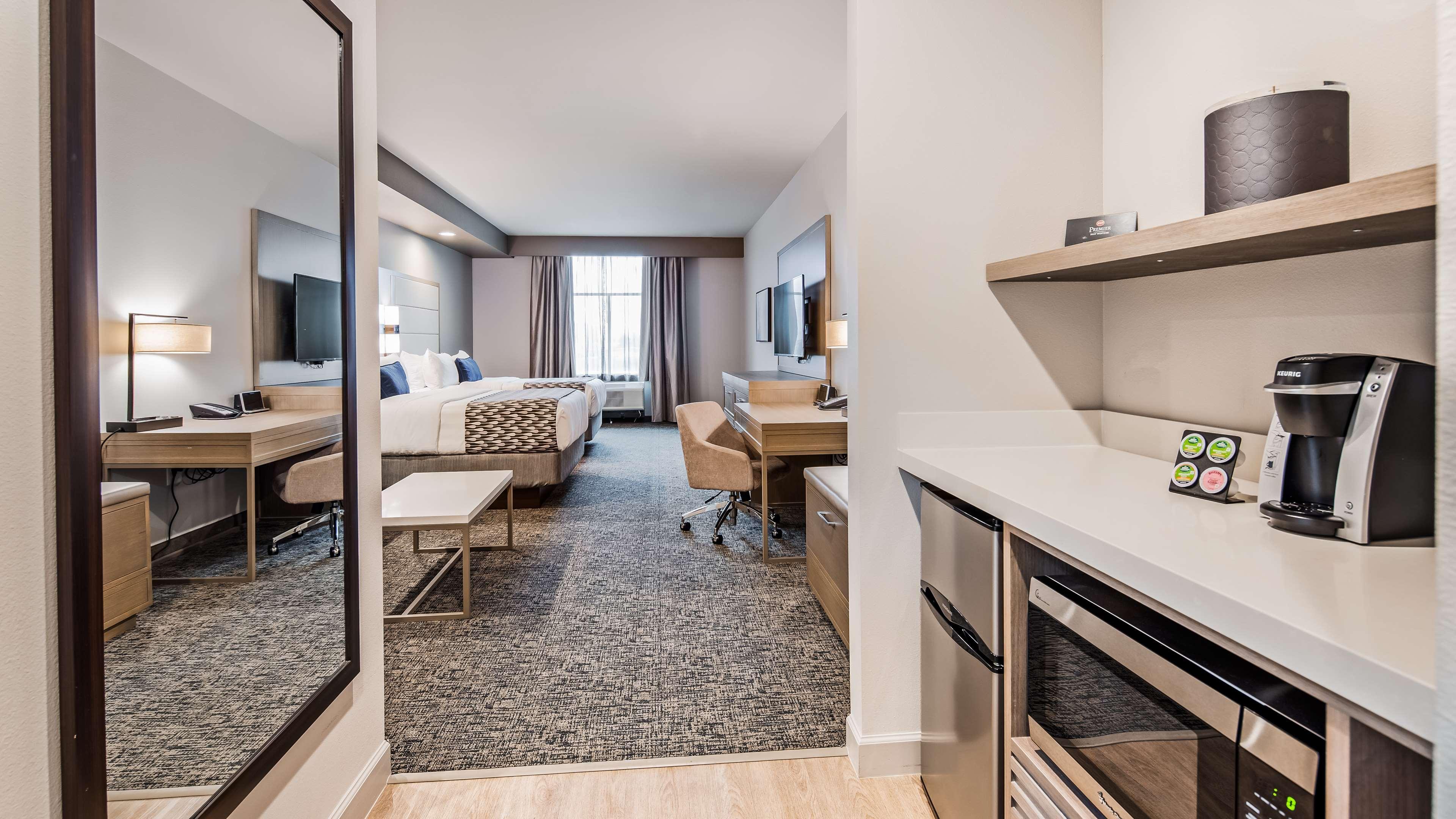 Best Western Premier Energy Corridor 4*